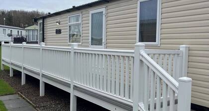 Caravan- Sleeps 6, 2 Bedrooms - Thurston Manor