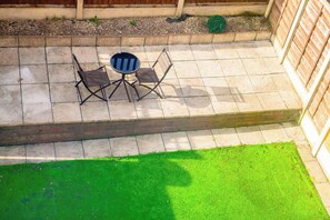 Property grounds - House - Sleeps 7 - Parking - 10Min Drive to Centre (Manchester)