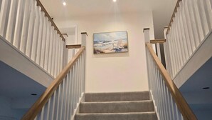 Interior - 8 Bedroom House Sleeps 20 - Private Garden (Wolverhampton)