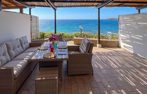 1 bedroom beach front home in Pistis