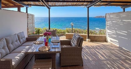 1 bedroom beach front home in Pistis