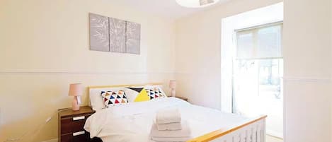 2 chambres, fer et planche à repasser, Wi-Fi, draps fournis