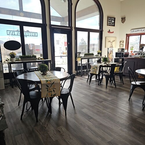 Beautiful spacious, pet friendly, 2 beds, 1 bath