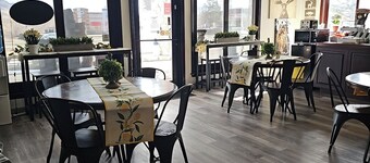 Beautiful spacious, pet friendly, 2 beds, 1 bath