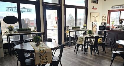 Beautiful spacious, pet friendly, 2 beds, 1 bath