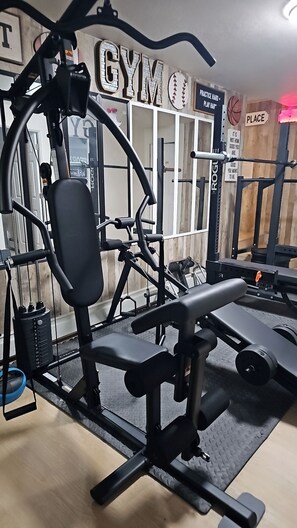 Fitness facility - Beautiful spacious, pet friendly, 2 beds, 1 bath (Whitehall)