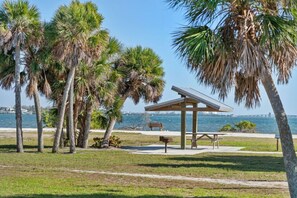 Property grounds - Dolphin Inn near Englewood Beach (Englewood)