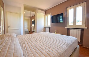 2 bedrooms, travel cot, free WiFi - 2 bedroom beautiful home in Camaiore (Camaiore)