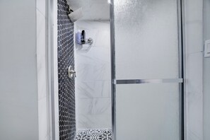 Bathroom - 2BR Apt Near EWR and NYC • Workspace + Parking (Newark)