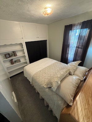 3 bedrooms, iron/ironing board, free WiFi, bed sheets - Quaint, 3-bedroom farmhouse, situated between Gibbon and Kearney, Nebraska! (Gibbon)