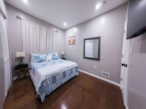 Iron/ironing board, WiFi, bed sheets - Spacious 3BR Newark Stay | Near NYC (Newark)