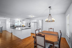 Dining - High Brow House - Elevate to Escape for 10! (Mentone)