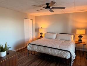 Room - High Brow House - Elevate to Escape for 10! (Mentone)