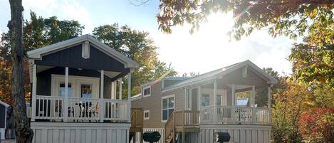 Lakefront Cottage | Outdoor dining