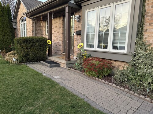 Private Room with Queen Size Bed