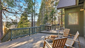 Interior - Bernina by Avantstay A-frame Cabin + Game Loft + Fireplace + Deck Near Lake Arrowhead (Lake Arrowhead)