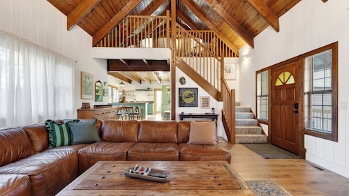 Bernina by Avantstay A型小屋 + 游戏阁楼 + 壁炉 + 甲板，靠近箭头湖