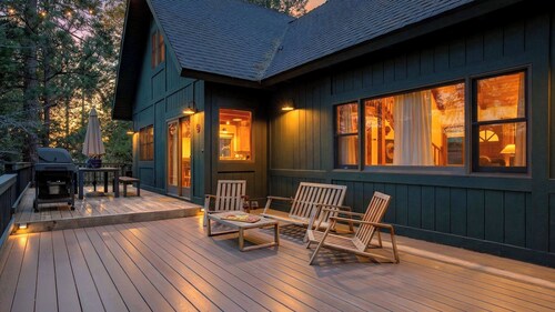 Bernina by Avantstay A-frame Cabin + Game Loft + Fireplace + Deck Near Lake Arrowhead