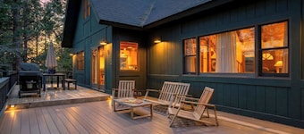 Bernina by Avantstay A-frame Cabin + Game Loft + Fireplace + Deck Near Lake Arrowhead