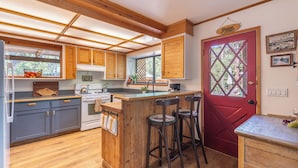 Coffee/tea maker, fridge, microwave, oven - New! River's Edge - Hot tub - Close to Palisades (Olympic Valley)