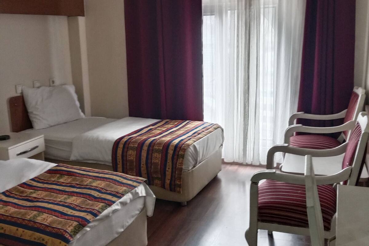 Quarto casal ou duplo standard, vista para a cidade