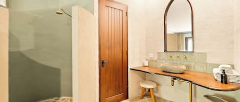 Toallas, jabón, papel de baño