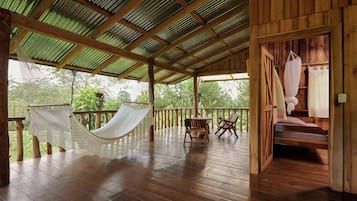 Bungalow tiện nghi đơn giản, 2 phòng ngủ, ban công, quang cảnh vườn