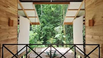 Luxury Suite, Balcony, Garden View | Interior