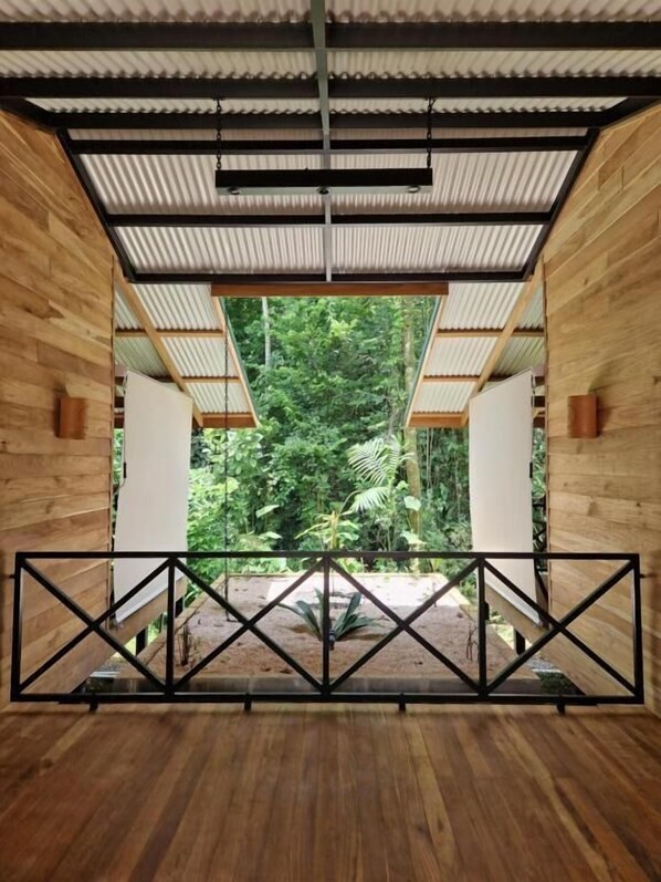 Luxury Suite, Balcony, Garden View | Interior - Finca Amistad Cacao Lodge (Bijagua de Upala)