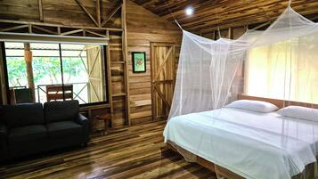 Luksussuite, balkong, hageutsikt