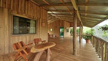 Dobbelt- eller tomannsrom – comfort, balkong, hageutsikt | Utendørsservering