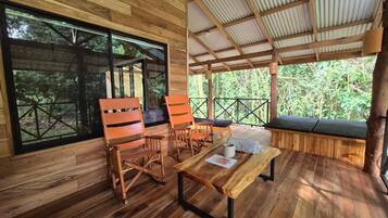 Luksussuite, balkong, hageutsikt | Terrasse/patio