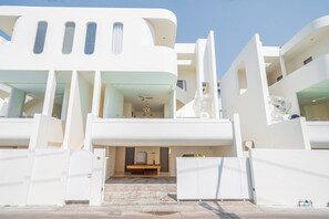 Exterior - 10 Minute to Beach/  Big House 6 Bedroom private pool stay 12 person /BBQ Party/ (Muang Pattaya)