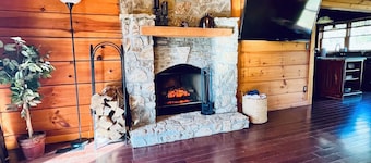 Spacious 5-bedroom lodge on 13 acres in Mt. Juliet near lake and Nashville