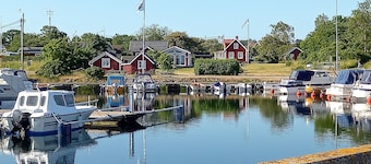 Lovely home in Hasslö with house sea view