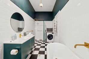 Hair dryer, towels - Old English Inspired 1BR Apartment (West Perth)