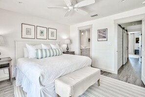 2 bedrooms, free WiFi, bed sheets - 🏖️ Beachfront Townhome with Free Beach Chair Setup 🌴 (Santa Rosa Beach)