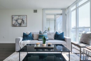 Double Room | Living area - Fort York Skyline Stay (Toronto)