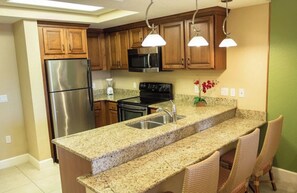 Private kitchen - Luxury 1BR Villa Deluxe Suite - Kitchen, A/C, pool. Minutes from all attractions (Orlando)