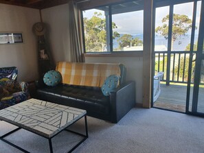 Living area - Cosy beach cottage at Verona Sands, hot tub / island views  & dog-friendly beach (Verona Sands)