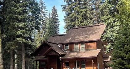 Whispering Pines Cabin, Hot Tub, Beach Access, Game Room, Sleeps 8
