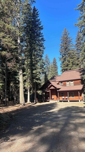Whispering Pines Cabin, Private Hot Tub, Game Room