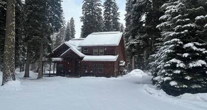 Whispering Pines Cabin, Hot Tub, Beach Access, Game Room, Sleeps 8