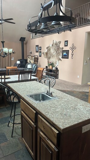 Interior - Beautiful Custom Built Modern cabin with Hot Tub, Smoker, BBQ and prime location (McCall)