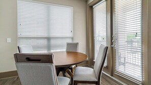 Departamento (2 Bedrooms) | 1 habitación, decoración personalizada y muebles diferentes 