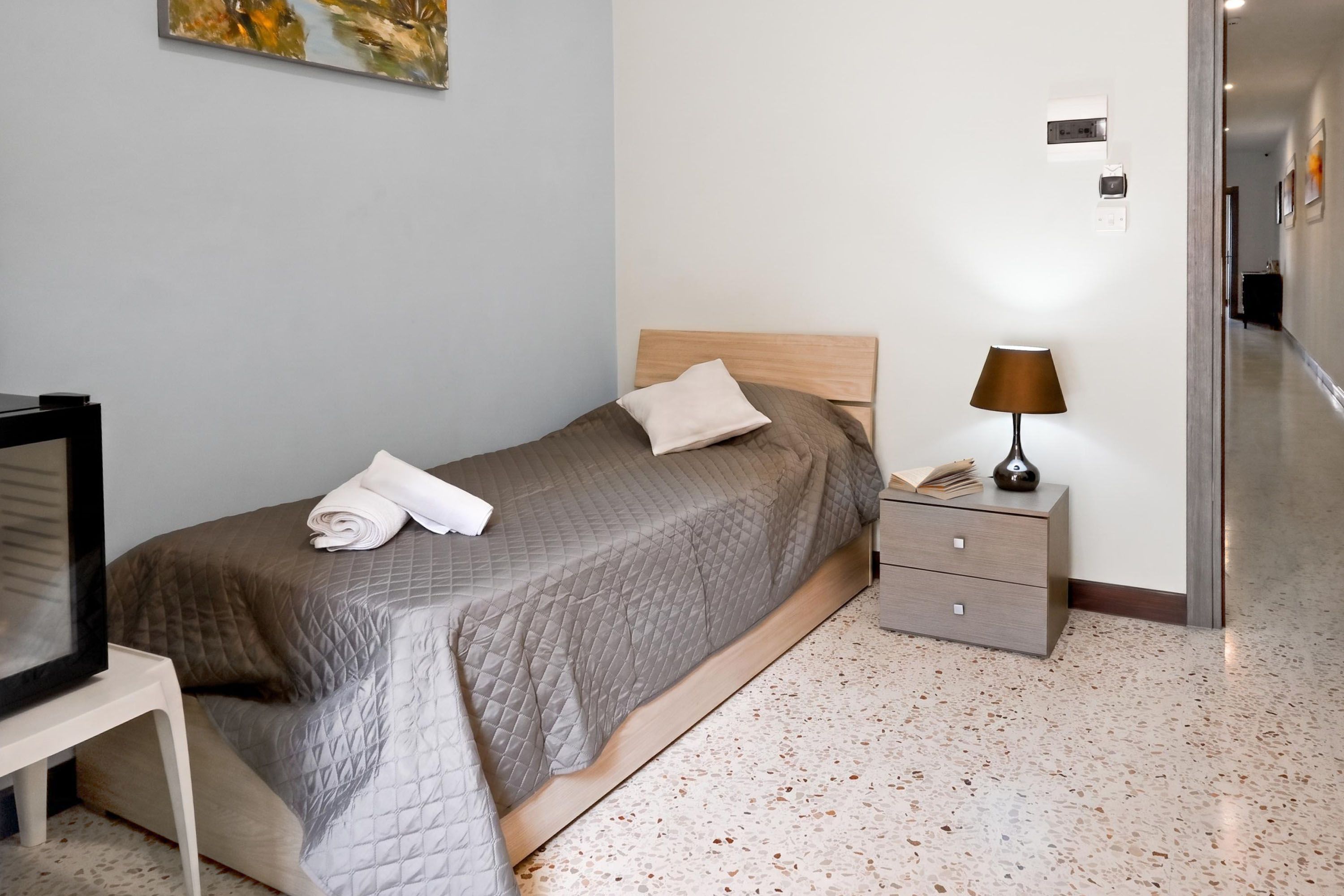 Sunny Ensuite By The Sea - B5, Saint Paul's Bay, Malta - Malta