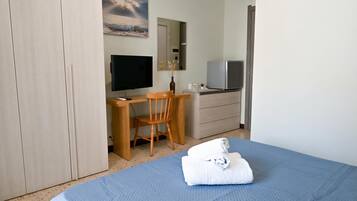 1 bedroom, WiFi (free), bed sheets