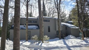 Exterior - Harbor Cove 28 Beach & Pool Retreat: A cozy 3BR condo in scenic Harbor Springs (Harbor Springs)