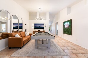 Games room - Las Vegas Oasis: Pool, Game Room & Arcade (Las Vegas)