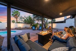 Terrace/patio - Las Vegas Oasis: Pool, Game Room & Arcade (Las Vegas)